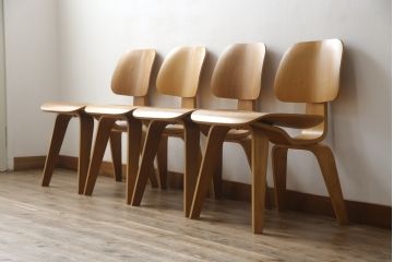 中古　Herman Miller(ハーマンミラー)　Eames「DCW」(Dining Chair Wood Base)　Charles&Ray Eames(チャールズ&レイ イームズ)　イームズプライウッドチェア4脚セット(板座チェア、ダイニングチェア、イス、椅子)(R-078904)