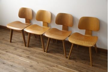 中古　Herman Miller(ハーマンミラー)　Eames「DCW」(Dining Chair Wood Base)　Charles&Ray Eames(チャールズ&レイ イームズ)　イームズプライウッドチェア4脚セット(板座チェア、ダイニングチェア、イス、椅子)(R-078904)