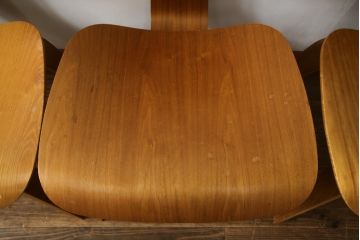 中古　Herman Miller(ハーマンミラー)　Eames「DCW」(Dining Chair Wood Base)　Charles&Ray Eames(チャールズ&レイ イームズ)　イームズプライウッドチェア4脚セット(板座チェア、ダイニングチェア、イス、椅子)(R-078904)