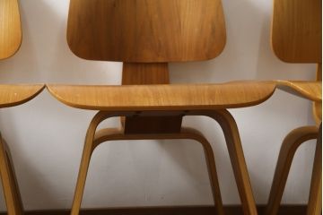 中古　Herman Miller(ハーマンミラー)　Eames「DCW」(Dining Chair Wood Base)　Charles&Ray Eames(チャールズ&レイ イームズ)　イームズプライウッドチェア4脚セット(板座チェア、ダイニングチェア、イス、椅子)(R-078904)