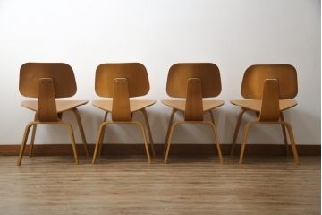 中古　Herman Miller(ハーマンミラー)　Eames「DCW」(Dining Chair Wood Base)　Charles&Ray Eames(チャールズ&レイ イームズ)　イームズプライウッドチェア4脚セット(板座チェア、ダイニングチェア、イス、椅子)(R-078904)