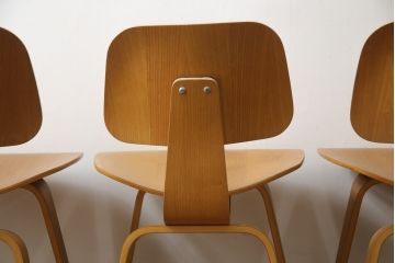 中古　Herman Miller(ハーマンミラー)　Eames「DCW」(Dining Chair Wood Base)　Charles&Ray Eames(チャールズ&レイ イームズ)　イームズプライウッドチェア4脚セット(板座チェア、ダイニングチェア、イス、椅子)(R-078904)