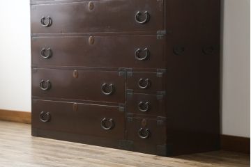 和製アンティーク　上手物!!　漆塗り　溜塗　内部桐材　落ち着きのある佇まいが魅力的な衣装箪笥(収納箪笥、時代箪笥、引き出し、チェスト)(R-078905)