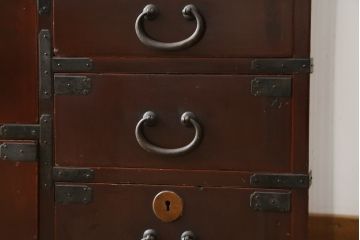 和製アンティーク　上手物!!　漆塗り　溜塗　内部桐材　落ち着きのある佇まいが魅力的な衣装箪笥(収納箪笥、時代箪笥、引き出し、チェスト)(R-078905)