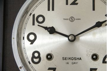 和製アンティーク　精工舎(SEIKOSHA、セイコー)　14DAY　TRADE(S)MARK　小振りな文字盤と装飾がおしゃれな振り子時計(柱時計、古時計、掛け時計)(R-078909)
