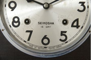 和製アンティーク　精工舎(SEIKOSHA、セイコー)　14DAY　TRADE(S)MARK　小振りな文字盤と装飾がおしゃれな振り子時計(柱時計、古時計、掛け時計)(R-078909)