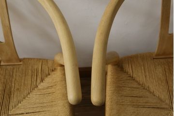 中古　北欧家具　老舗家具メーカー CARL HANSEN & SON(カール・ハンセン&サン)　ハンス J. ウェグナー(HANS J. WEGNER)デザイン　CH24　特徴的なラインを描く美しいフォルムのYチェア(ワイチェア、ダイニングチェア、アームチェア、イス、椅子)(R-078925)