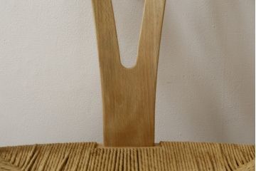 中古　北欧家具　老舗家具メーカー CARL HANSEN & SON(カール・ハンセン&サン)　ハンス J. ウェグナー(HANS J. WEGNER)デザイン　CH24　特徴的なラインを描く美しいフォルムのYチェア(ワイチェア、ダイニングチェア、アームチェア、イス、椅子)(R-078925)