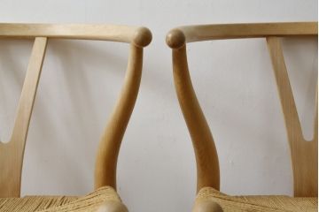 中古　北欧家具　老舗家具メーカー CARL HANSEN & SON(カール・ハンセン&サン)　ハンス J. ウェグナー(HANS J. WEGNER)デザイン　CH24　特徴的なラインを描く美しいフォルムのYチェア(ワイチェア、ダイニングチェア、アームチェア、イス、椅子)(R-078925)