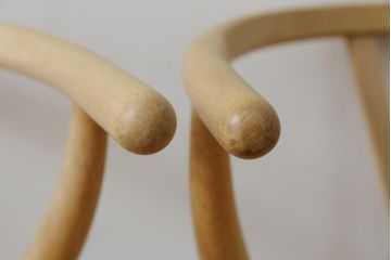 中古　北欧家具　老舗家具メーカー CARL HANSEN & SON(カール・ハンセン&サン)　ハンス J. ウェグナー(HANS J. WEGNER)デザイン　CH24　特徴的なラインを描く美しいフォルムのYチェア(ワイチェア、ダイニングチェア、アームチェア、イス、椅子)(R-078925)