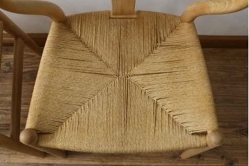 中古　北欧家具　老舗家具メーカー CARL HANSEN & SON(カール・ハンセン&サン)　ハンス J. ウェグナー(HANS J. WEGNER)デザイン　CH24　特徴的なラインを描く美しいフォルムのYチェア(ワイチェア、ダイニングチェア、アームチェア、イス、椅子)(R-078925)
