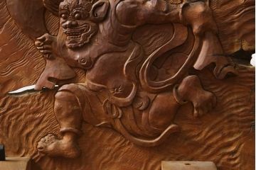中古　総欅(ケヤキ)材　建仁寺　琳派　俵屋宗達筆の雷神を力強く彫り上げた衝立て(パーテーション、衝い立て、つい立て、間仕切り、ディスプレイ)(R-078926)