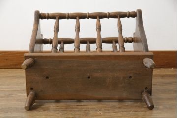 和製ビンテージ　飛騨産業　キツツキマーク　挽物のデザインがおしゃれなマガジンラック(本立て、収納、ヴィンテージ)(R-078927)