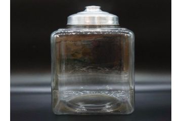アンティーク雑貨　当時物　デッドストック　アルミ蓋　多種多様の使い道ができるガラス瓶(角型、角瓶、キャニスター、ガラスビン、菓子瓶、硝子、フタ付き、小物入れ、ディスプレイ雑貨、古道具、店舗什器)(R-078935)