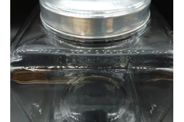 アンティーク雑貨　当時物　デッドストック　アルミ蓋　多種多様の使い道ができるガラス瓶(角型、角瓶、キャニスター、ガラスビン、菓子瓶、硝子、フタ付き、小物入れ、ディスプレイ雑貨、古道具、店舗什器)(R-078935)