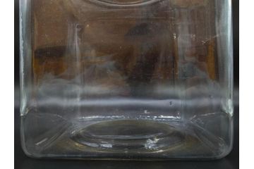 アンティーク雑貨　当時物　デッドストック　アルミ蓋　多種多様の使い道ができるガラス瓶(角型、角瓶、キャニスター、ガラスビン、菓子瓶、硝子、フタ付き、小物入れ、ディスプレイ雑貨、古道具、店舗什器)(R-078935)