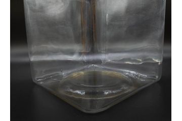 アンティーク雑貨　当時物　デッドストック　アルミ蓋　多種多様の使い道ができるガラス瓶(角型、角瓶、キャニスター、ガラスビン、菓子瓶、硝子、フタ付き、小物入れ、ディスプレイ雑貨、古道具、店舗什器)(R-078935)