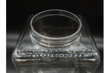 アンティーク雑貨　当時物　デッドストック　アルミ蓋　多種多様の使い道ができるガラス瓶(角型、角瓶、キャニスター、ガラスビン、菓子瓶、硝子、フタ付き、小物入れ、ディスプレイ雑貨、古道具、店舗什器)(R-078935)
