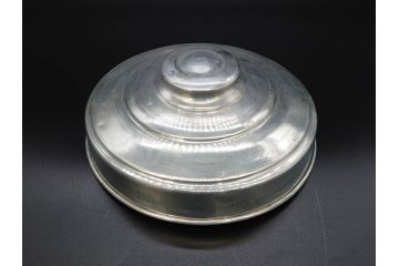 アンティーク雑貨　当時物　デッドストック　アルミ蓋　多種多様の使い道ができるガラス瓶(角型、角瓶、キャニスター、ガラスビン、菓子瓶、硝子、フタ付き、小物入れ、ディスプレイ雑貨、古道具、店舗什器)(R-078935)