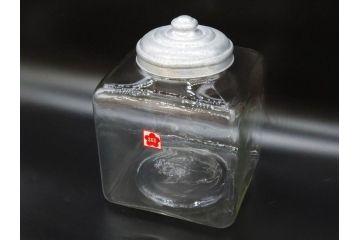 アンティーク雑貨　当時物　デッドストック　アルミ蓋　シンプルで使い勝手の良いガラス瓶(角型、角瓶、キャニスター、ガラスビン、菓子瓶、硝子、フタ付き、小物入れ、ディスプレイ雑貨、古道具、店舗什器)(R-078936)