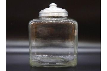 アンティーク雑貨　当時物　デッドストック　アルミ蓋　シンプルで使い勝手の良いガラス瓶(角型、角瓶、キャニスター、ガラスビン、菓子瓶、硝子、フタ付き、小物入れ、ディスプレイ雑貨、古道具、店舗什器)(R-078936)