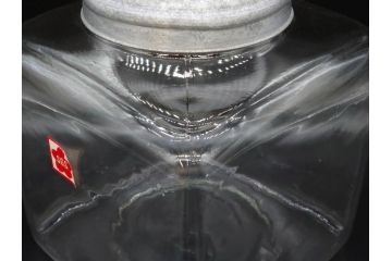 アンティーク雑貨　当時物　デッドストック　アルミ蓋　シンプルで使い勝手の良いガラス瓶(角型、角瓶、キャニスター、ガラスビン、菓子瓶、硝子、フタ付き、小物入れ、ディスプレイ雑貨、古道具、店舗什器)(R-078936)