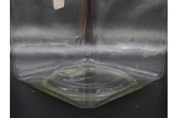 アンティーク雑貨　当時物　デッドストック　アルミ蓋　シンプルで使い勝手の良いガラス瓶(角型、角瓶、キャニスター、ガラスビン、菓子瓶、硝子、フタ付き、小物入れ、ディスプレイ雑貨、古道具、店舗什器)(R-078936)