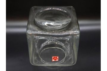 アンティーク雑貨　当時物　デッドストック　アルミ蓋　シンプルで使い勝手の良いガラス瓶(角型、角瓶、キャニスター、ガラスビン、菓子瓶、硝子、フタ付き、小物入れ、ディスプレイ雑貨、古道具、店舗什器)(R-078936)