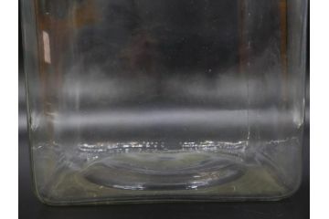 アンティーク雑貨　当時物　デッドストック　アルミ蓋　どこか懐かしさを感じるガラス瓶(角型、角瓶、キャニスター、ガラスビン、菓子瓶、硝子、フタ付き、小物入れ、ディスプレイ雑貨、古道具、店舗什器)(R-078937)