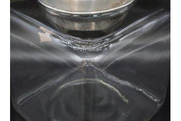 アンティーク雑貨　当時物　デッドストック　アルミ蓋　どこか懐かしさを感じるガラス瓶(角型、角瓶、キャニスター、ガラスビン、菓子瓶、硝子、フタ付き、小物入れ、ディスプレイ雑貨、古道具、店舗什器)(R-078937)