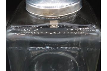 アンティーク雑貨　当時物　デッドストック　アルミ蓋　どこか懐かしさを感じるガラス瓶(角型、角瓶、キャニスター、ガラスビン、菓子瓶、硝子、フタ付き、小物入れ、ディスプレイ雑貨、古道具、店舗什器)(R-078937)