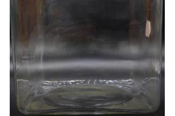 アンティーク雑貨　当時物　デッドストック　アルミ蓋　どこか懐かしさを感じるガラス瓶(角型、角瓶、キャニスター、ガラスビン、菓子瓶、硝子、フタ付き、小物入れ、ディスプレイ雑貨、古道具、店舗什器)(R-078937)