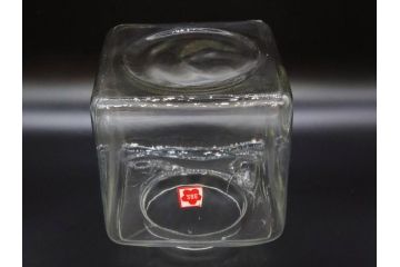 アンティーク雑貨　当時物　デッドストック　アルミ蓋　どこか懐かしさを感じるガラス瓶(角型、角瓶、キャニスター、ガラスビン、菓子瓶、硝子、フタ付き、小物入れ、ディスプレイ雑貨、古道具、店舗什器)(R-078937)