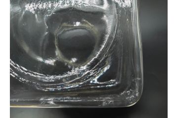 アンティーク雑貨　当時物　デッドストック　アルミ蓋　どこか懐かしさを感じるガラス瓶(角型、角瓶、キャニスター、ガラスビン、菓子瓶、硝子、フタ付き、小物入れ、ディスプレイ雑貨、古道具、店舗什器)(R-078937)