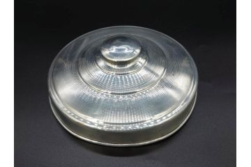 アンティーク雑貨　当時物　デッドストック　アルミ蓋　どこか懐かしさを感じるガラス瓶(角型、角瓶、キャニスター、ガラスビン、菓子瓶、硝子、フタ付き、小物入れ、ディスプレイ雑貨、古道具、店舗什器)(R-078937)