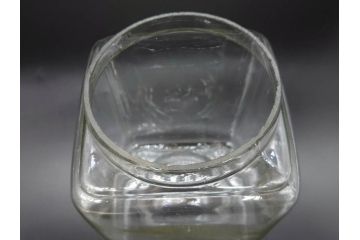 アンティーク雑貨　当時物　デッドストック　アルミ蓋　シンプルでお部屋になじみやすいガラス瓶2点セット(角型、角瓶、キャニスター、ガラスビン、菓子瓶、硝子、フタ付き、小物入れ、ディスプレイ雑貨、古道具、店舗什器)(R-078938)