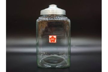 アンティーク雑貨　当時物　デッドストック　アルミ蓋　お部屋の雰囲気によく馴染むガラス瓶2点セット(角型、角瓶、キャニスター、ガラスビン、菓子瓶、硝子、フタ付き、小物入れ、ディスプレイ雑貨、古道具、店舗什器)(R-078939)