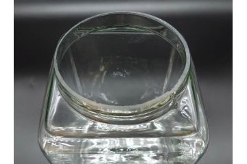 アンティーク雑貨　当時物　デッドストック　アルミ蓋　お部屋の雰囲気によく馴染むガラス瓶2点セット(角型、角瓶、キャニスター、ガラスビン、菓子瓶、硝子、フタ付き、小物入れ、ディスプレイ雑貨、古道具、店舗什器)(R-078939)