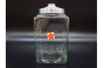 アンティーク雑貨　当時物　デッドストック　アルミ蓋　お部屋の雰囲気によく馴染むガラス瓶2点セット(角型、角瓶、キャニスター、ガラスビン、菓子瓶、硝子、フタ付き、小物入れ、ディスプレイ雑貨、古道具、店舗什器)(R-078939)