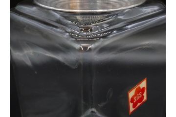 アンティーク雑貨　当時物　デッドストック　アルミ蓋　お部屋の雰囲気によく馴染むガラス瓶2点セット(角型、角瓶、キャニスター、ガラスビン、菓子瓶、硝子、フタ付き、小物入れ、ディスプレイ雑貨、古道具、店舗什器)(R-078939)