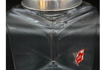 アンティーク雑貨　当時物　デッドストック　アルミ蓋　シンプルで使いやすいガラス瓶2点セット(角型、角瓶、キャニスター、ガラスビン、菓子瓶、硝子、フタ付き、小物入れ、ディスプレイ雑貨、古道具、店舗什器)(R-078942)