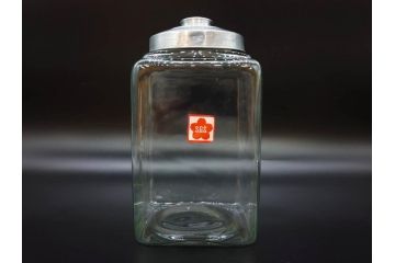 アンティーク雑貨　当時物　デッドストック　アルミ蓋　シンプルで使いやすいガラス瓶2点セット(角型、角瓶、キャニスター、ガラスビン、菓子瓶、硝子、フタ付き、小物入れ、ディスプレイ雑貨、古道具、店舗什器)(R-078942)
