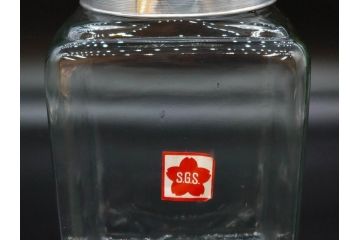 アンティーク雑貨　当時物　デッドストック　アルミ蓋　シンプルで使いやすいガラス瓶2点セット(角型、角瓶、キャニスター、ガラスビン、菓子瓶、硝子、フタ付き、小物入れ、ディスプレイ雑貨、古道具、店舗什器)(R-078942)