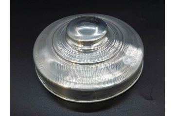 アンティーク雑貨　当時物　デッドストック　アルミ蓋　シンプルで使いやすいガラス瓶2点セット(角型、角瓶、キャニスター、ガラスビン、菓子瓶、硝子、フタ付き、小物入れ、ディスプレイ雑貨、古道具、店舗什器)(R-078942)