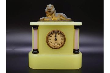 ジャンク品　昭和初期　東洋時計株式会社(TOYO CLOCK FACTORY)　ゼンマイ式　雄々しいライオンの装飾から威厳を感じる置時計(ウランガラス、ライオン、獅子、日本製)(R-078945)　