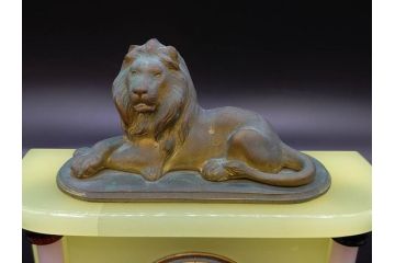 ジャンク品　昭和初期　東洋時計株式会社(TOYO CLOCK FACTORY)　ゼンマイ式　雄々しいライオンの装飾から威厳を感じる置時計(ウランガラス、ライオン、獅子、日本製)(R-078945)　