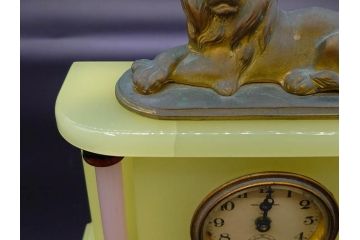 ジャンク品　昭和初期　東洋時計株式会社(TOYO CLOCK FACTORY)　ゼンマイ式　雄々しいライオンの装飾から威厳を感じる置時計(ウランガラス、ライオン、獅子、日本製)(R-078945)　