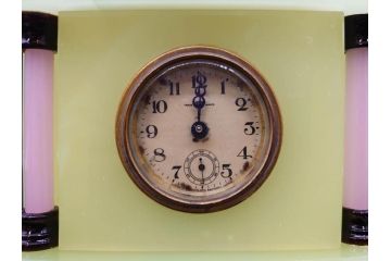 ジャンク品　昭和初期　東洋時計株式会社(TOYO CLOCK FACTORY)　ゼンマイ式　雄々しいライオンの装飾から威厳を感じる置時計(ウランガラス、ライオン、獅子、日本製)(R-078945)　