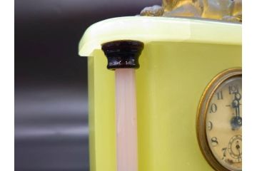 ジャンク品　昭和初期　東洋時計株式会社(TOYO CLOCK FACTORY)　ゼンマイ式　雄々しいライオンの装飾から威厳を感じる置時計(ウランガラス、ライオン、獅子、日本製)(R-078945)　