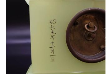 ジャンク品　昭和初期　東洋時計株式会社(TOYO CLOCK FACTORY)　ゼンマイ式　雄々しいライオンの装飾から威厳を感じる置時計(ウランガラス、ライオン、獅子、日本製)(R-078945)　